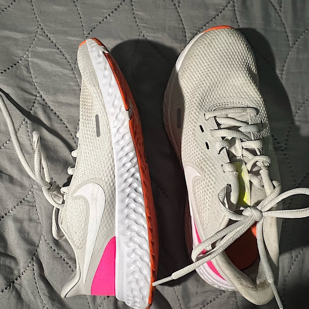 Nike Womens Revolution 5 White Running shoes US 6